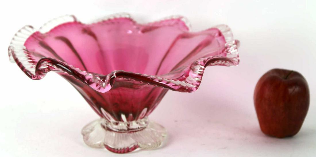 FINE 10" CRANBERRY HAND BLOWN ART GLASS BOWL: FINE 10" CRANBERRY HAND BLOWN ART GLASS BOWL Condition Report GOOD Height 5 Width 10 in