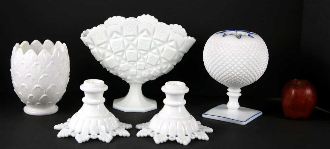 VINTAGE ART GLASS GROUPING: VINTAGE ART GLASS GROUPING Condition Report GOOD