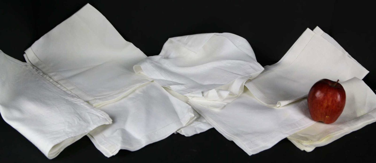 FINE VINTAGE HANDMADE IRISH LINEN GROUPING: FINE VINTAGE HANDMADE IRISH LINEN GROUPING Condition Report GOOD / SOME EXPECTED STAINING