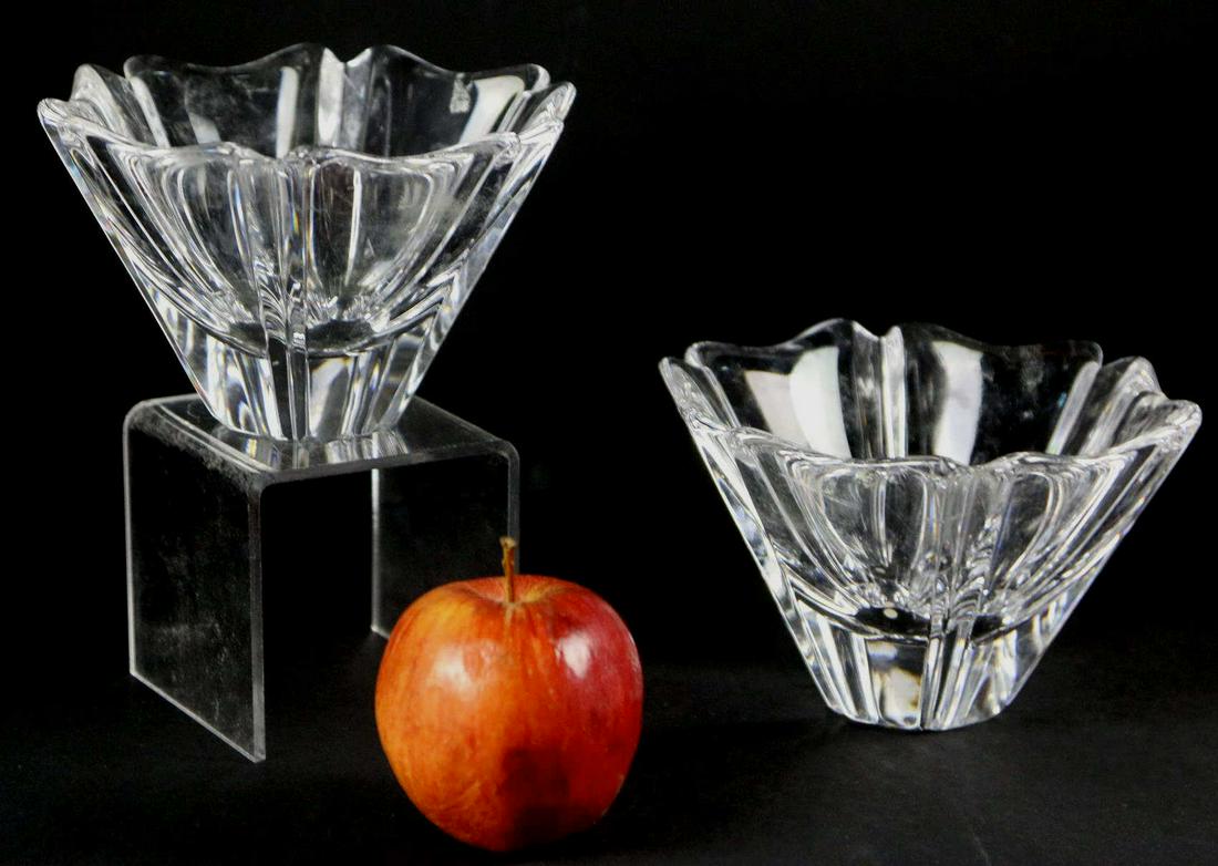 ORREFORS SWEDISH ART GLASS BOWL PAIRING: ORREFORS SWEDISH ART GLASS BOWL PAIRING Condition Report GOOD Height 3.5 Width 6 in