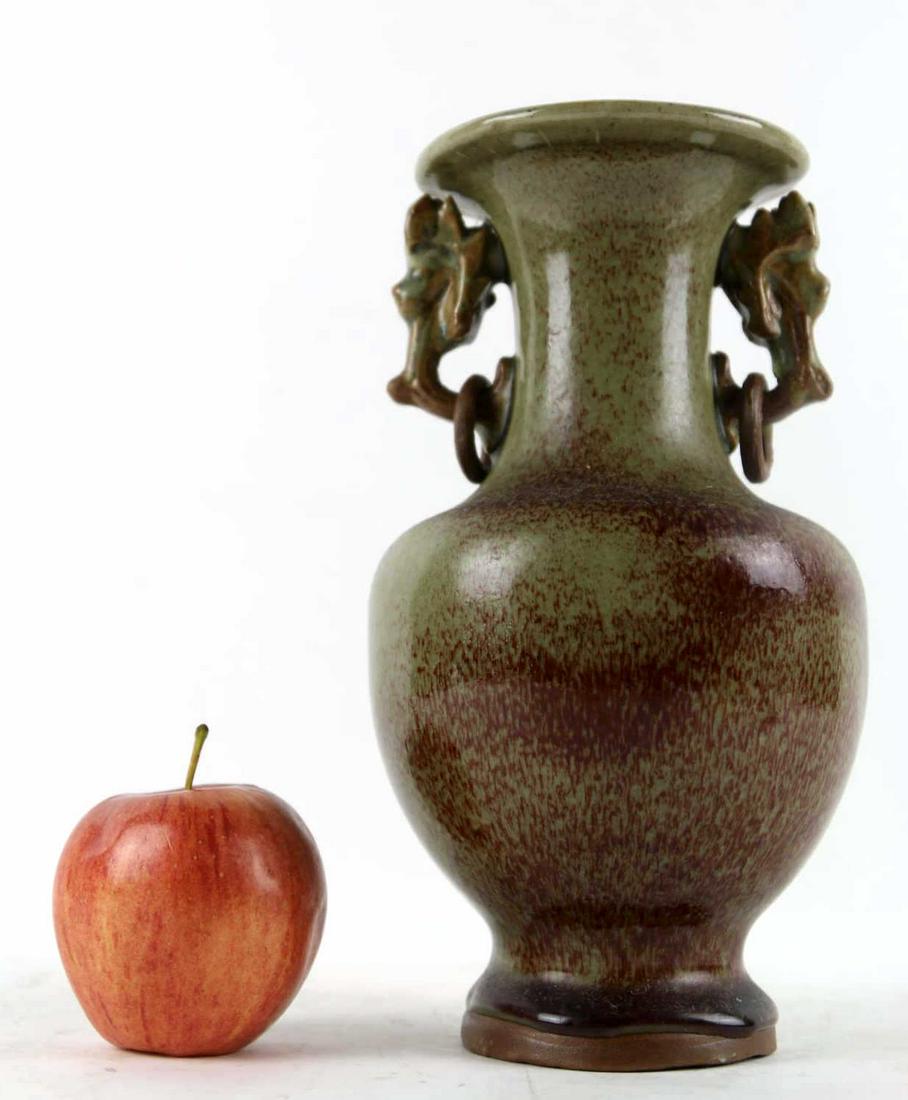 CHINESE ANTIQUE 9.5" TWIN HANDLED CERAMIC VASE: CHINESE ANTIQUE 9.5" TWIN HANDLED CERAMIC VASE Condition Report GOOD Height 9.5 Width 5.5. in