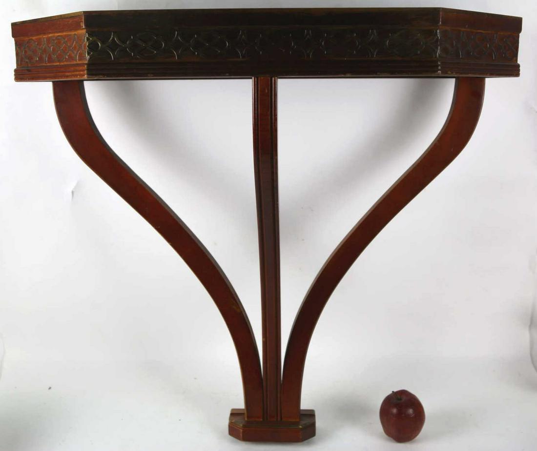 ENGLISH FINE MAHOGANY CONSOLE TABLE: ENGLISH FINE MAHOGANY WALL MOUNTED CONSOLE TABLE Condition Report GOOD Height 23 Width 12 Depth 23 in