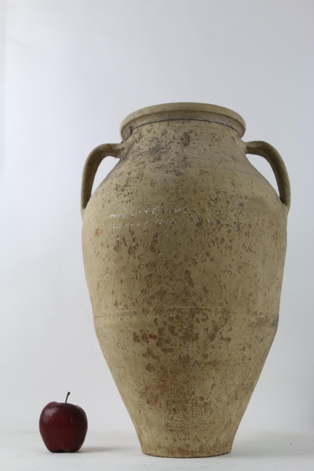 FINE 25" TWIN HANDLE OLIVE OIL JAR: FINE 25" TWIN HANDLE OLIVE OIL JAR Condition Report GOOD Height 25 Width 11 in