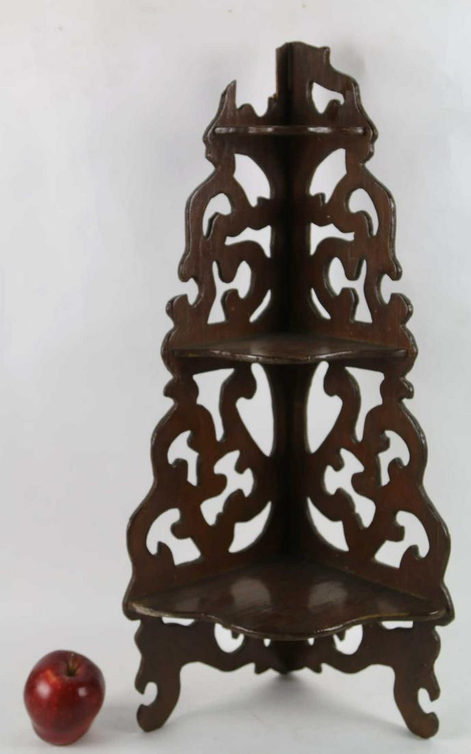 VINTAGE MAHOGANY 24 INCH STANDING CORNER SHELF: ENGLISH PORCELAIN PAIR OF PAINTED LEOPARDS STAFFORDSHIRE STYLE Condition Report NOTE LOSS TO TOP OF SHELF Height 24 Width 12 in