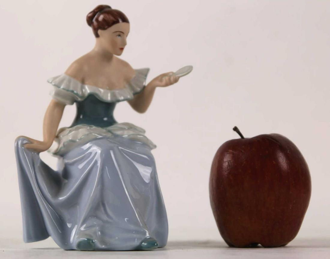ROYAL DUX ROCOCO #239 LADY WITH MIRROR: ROYAL DUX ROCOCO #239 LADY WITH MIRROR BY SCULPTOR Elly Strobach Könlgová Condition GOOD H 6 W 4.5 D 3.5 IN