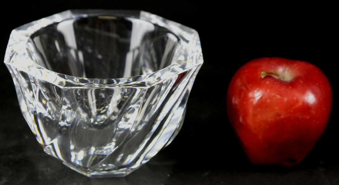ORREFORS FINE SWEEDISH CRYSTAL BOWL: ORREFORS FINE SWEEDISH CRYSTAL BOWL Condition GOOD H 3.5 W 5 IN