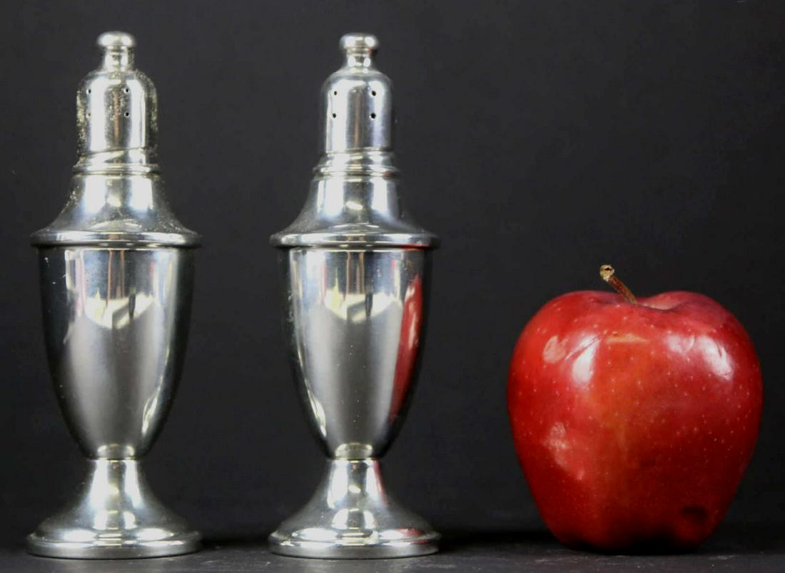 FINE SIGNED LENOX PEWTER SALT & PEPPER SHAKERS: FINE SIGNED LENOX PEWTER SALT & PEPPER SHAKERS Condition GOOD H 5.5 W 2 IN
