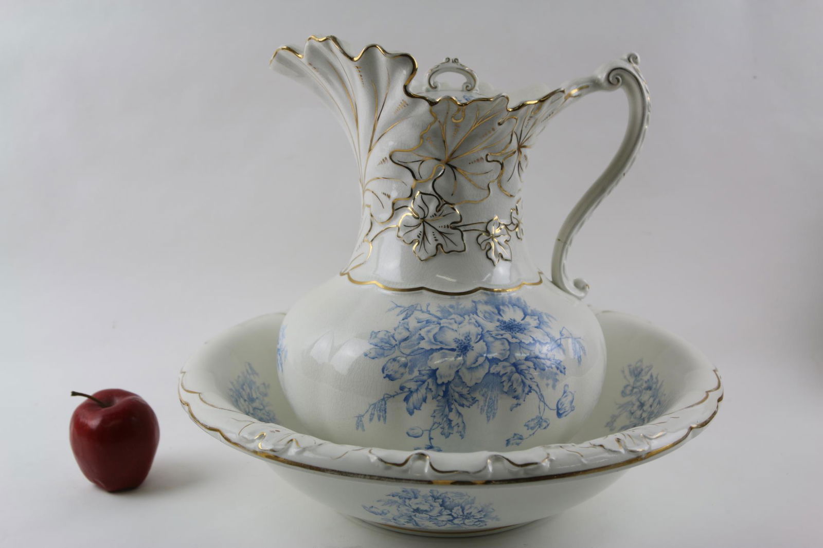 KT & K COMPANY VICTORIAN ANTIQUE WASHBOWL PITCHER: KT & K COMPANY VICTORIAN ANTIQUE WASHBOWL AND PITCHER Condition GOOD