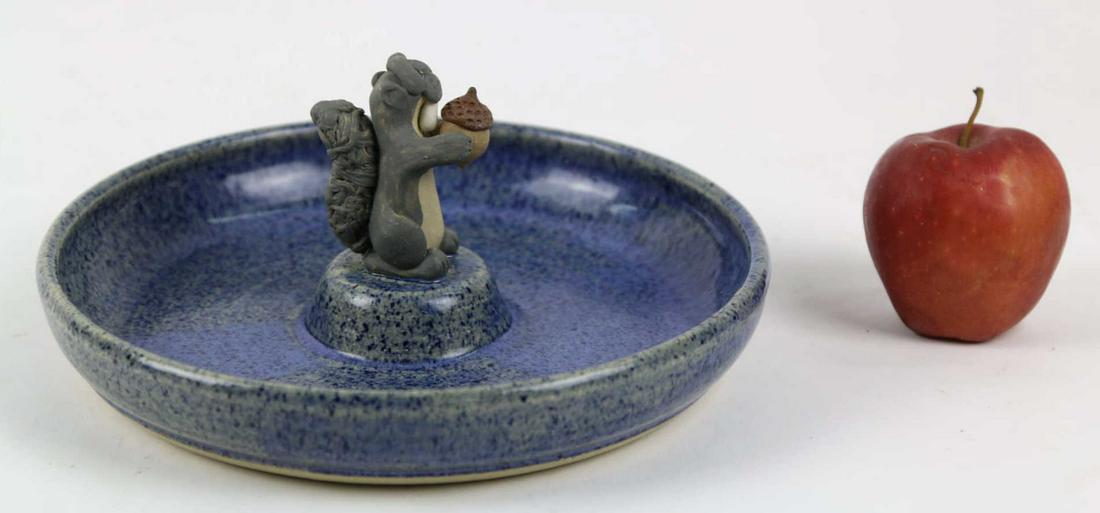 POTTERY SERVING BOWL W CENTER SQUIRREL FINIAL: SIGN POTTERY SERVING BOWL W CENTER SQUIRREL FINIAL Condition GOOD H 5 W 9 IN