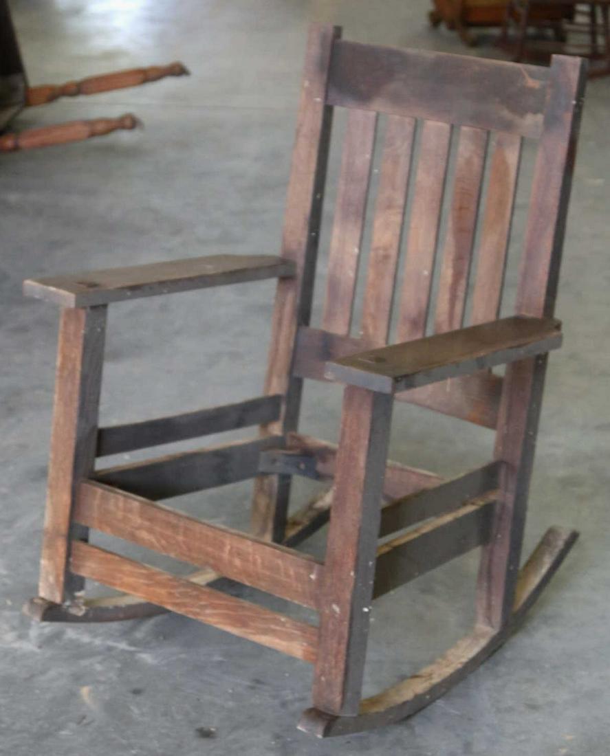 FINE ANTIQUE STICKLEY AMERICAN OAK ROCKING CHAIR: FINE OVERSIZED ARTS & CRAFTS ANTIQUE STICKLEY STYLE AMERICAN OAK ROCKING CHAIR Condition GOOD / SEAT BASE MISSING