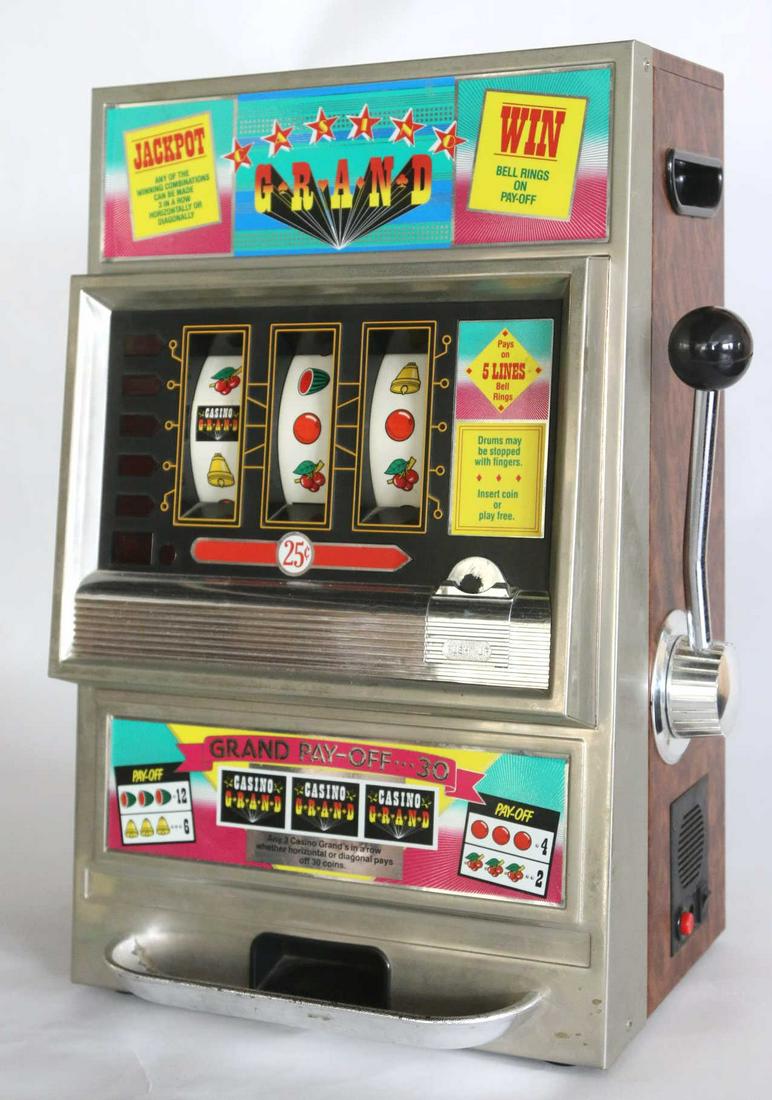 GRAND VINTAGE SLOT MACHINE: GRAND VINTAGE SLOT MACHINE Condition GOOD