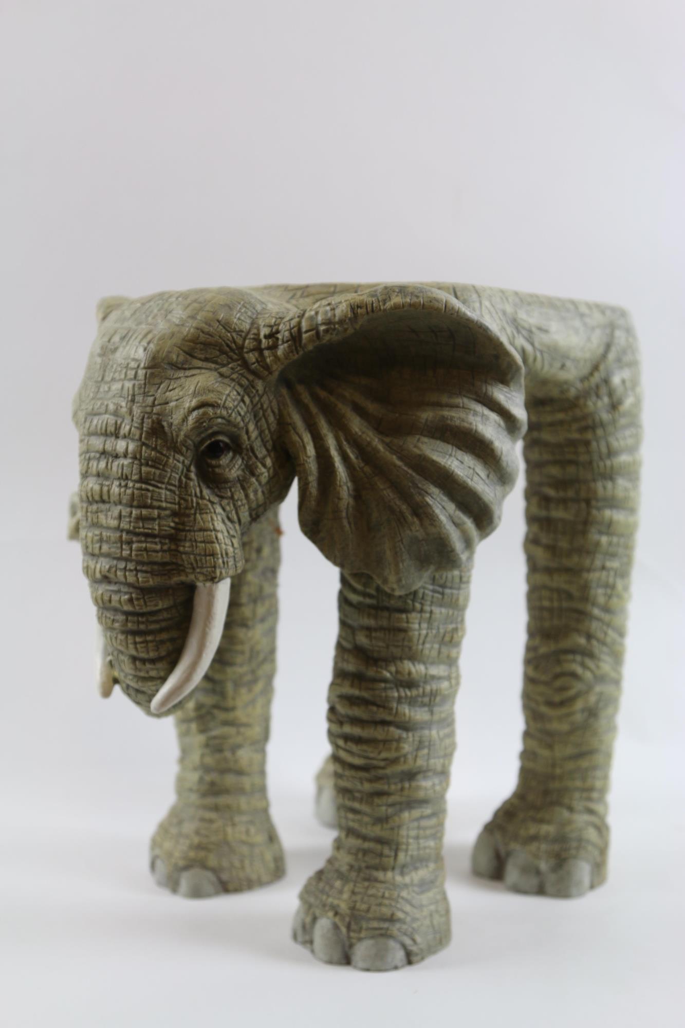 FINE DECORATIVE ELEPHANT GARDEN SEAT SCULPTURE: FINE DECORATIVE ELEPHANT GARDEN SEAT SCULPTURE Condition GOOD H 12 W 13 unit in
