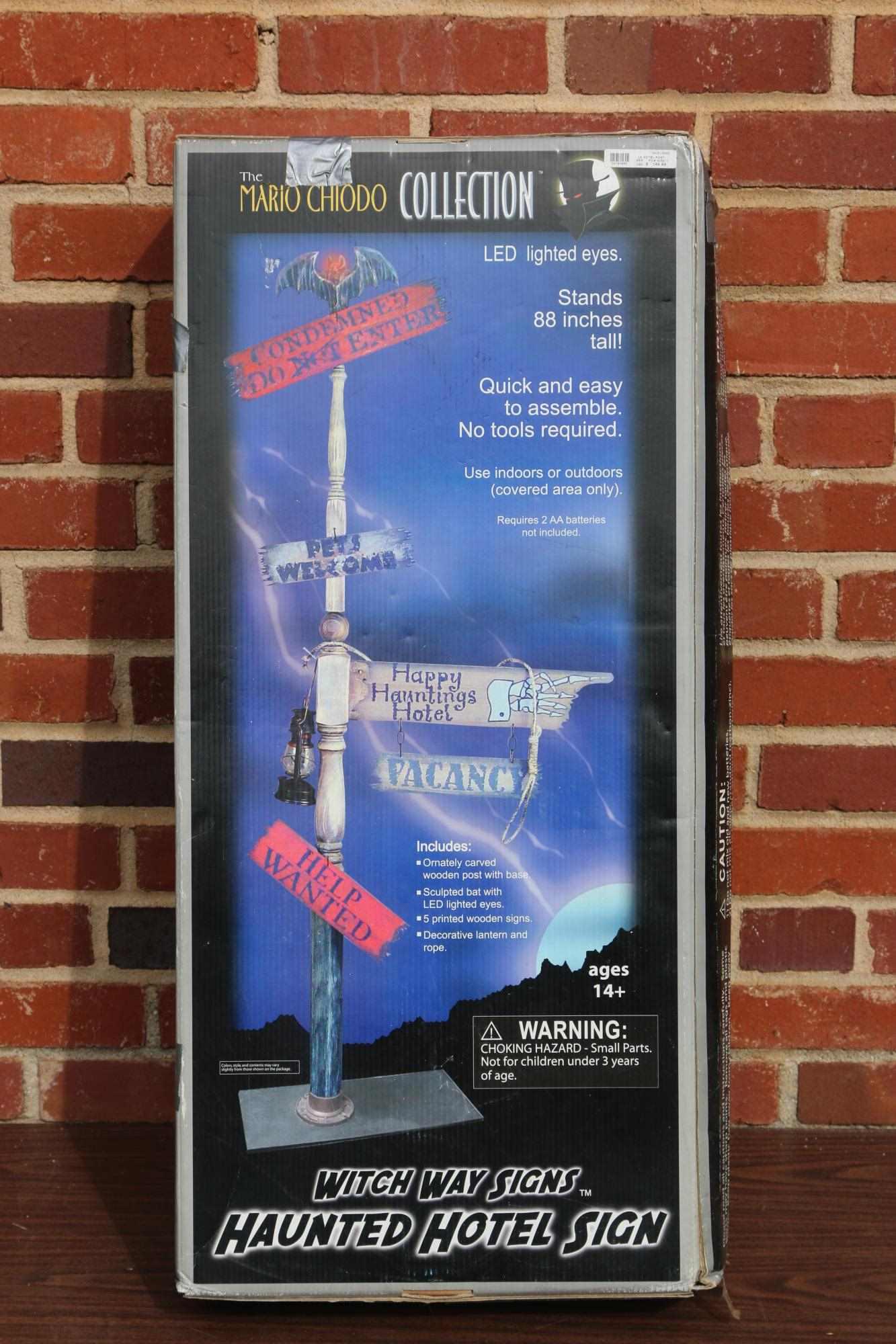 WITCH WAY SIGNS HAUNTED HOTEL HALLOWEEN SIGN: WITCH WAY SIGNS HAUNTED HOTEL WITH LED EYES HALLOWEEN DECORATION Condition GOOD