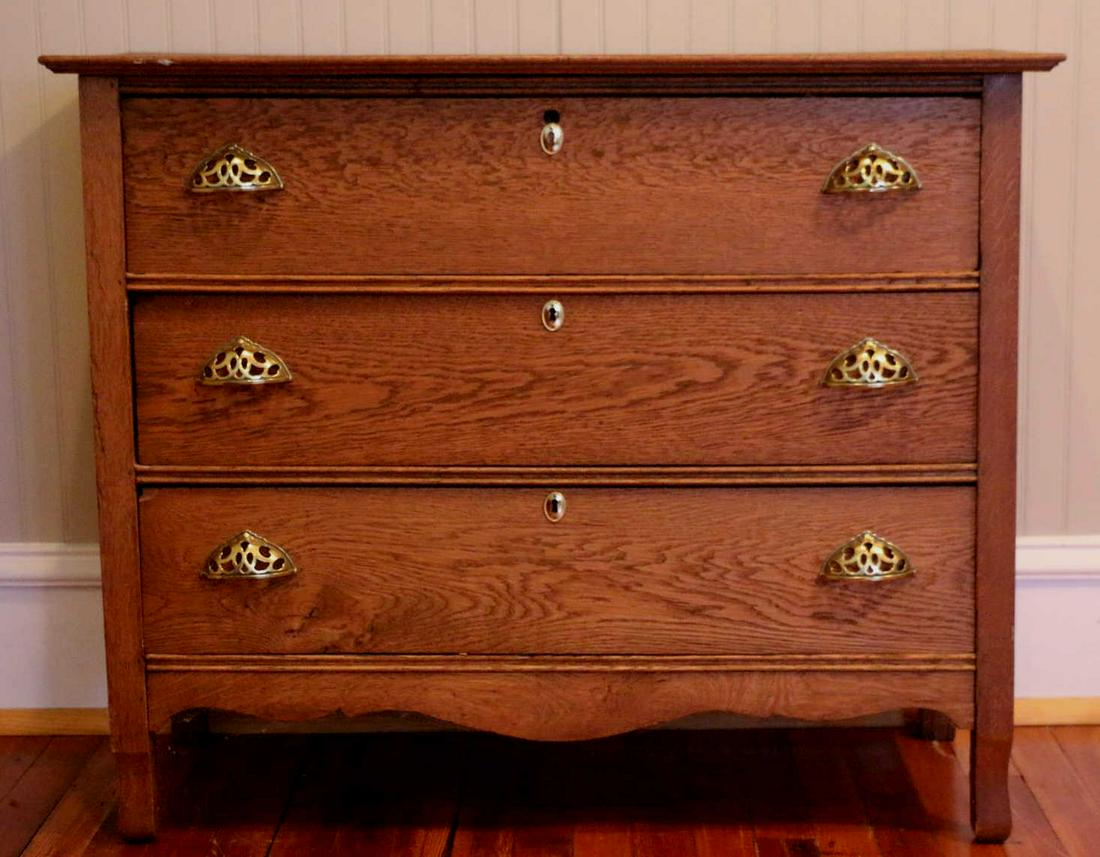 AMERICAN ANTIQUE OAK COTTAGE CHEST (1 of 2)