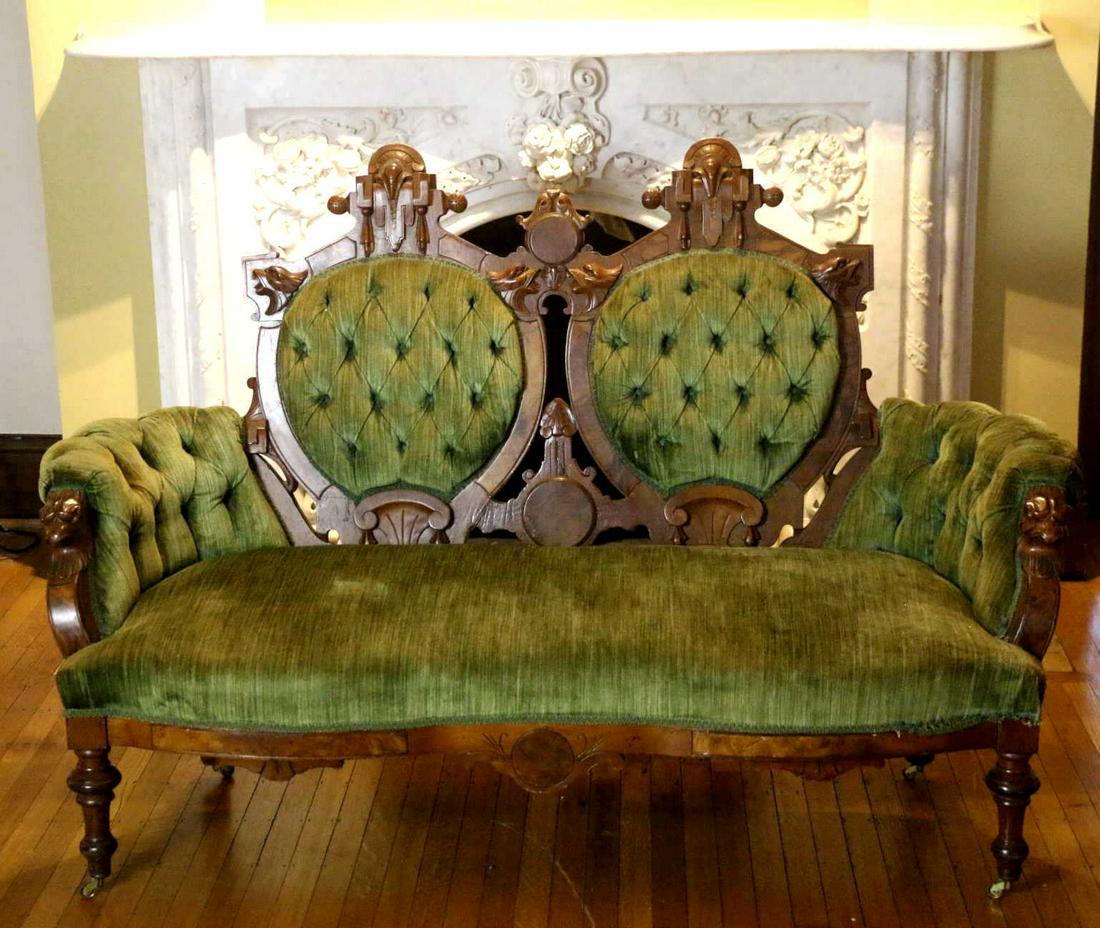 AMERICAN ANTIQUE VICTORIAN WALNUT SOFA (1 of 3)