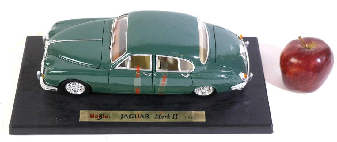MAISTO METALWORK JAGUAR MARK II ARTICULATED MODEL: MAISTO METALWORK JAGUAR MARK II ARTICULATED MODEL Condition GOOD H 11"