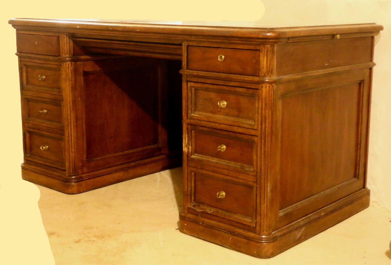 BERNHARDT MODERN MAHOGANY PARTNERS DESK (1 of 2)