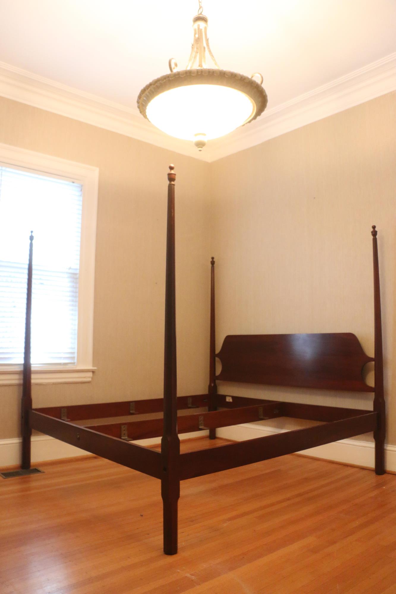 CRAFTIQUE VINTAGE KING SIZE GRADUATED PENCIL POST (1 of 3)