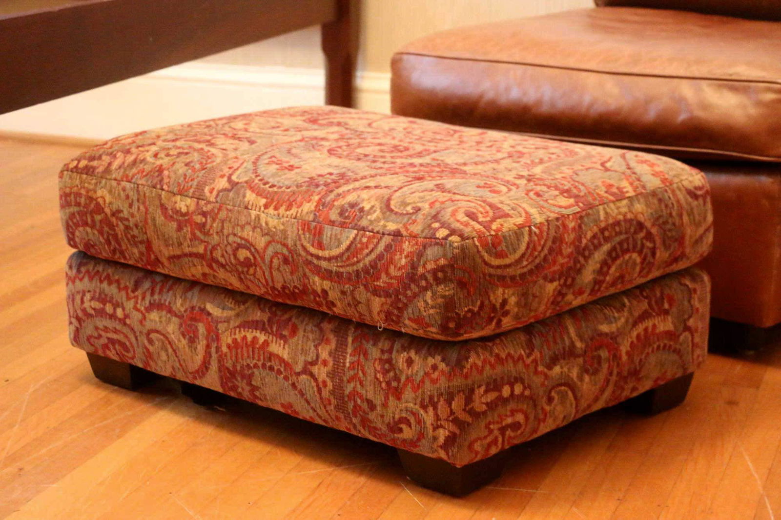 FINE CUSTOM UPHOLSTERED OTTOMAN (1 of 1)
