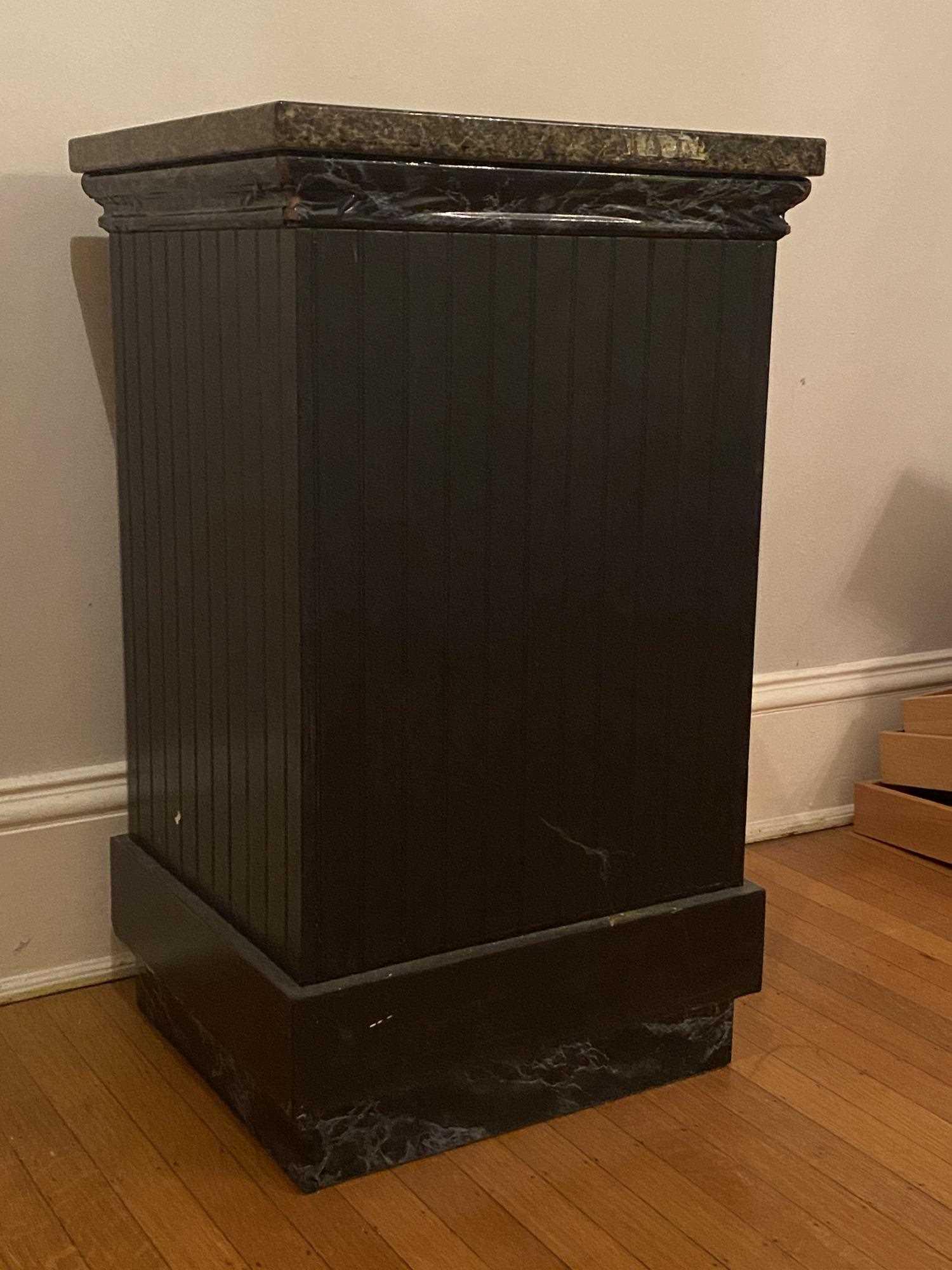 GRANITE TOP EBONIZED 36" PEDESTAL: GRANITE TOP EBONIZED 36" PEDESTAL Condition GOOD H 36 W 20 D 20 IN