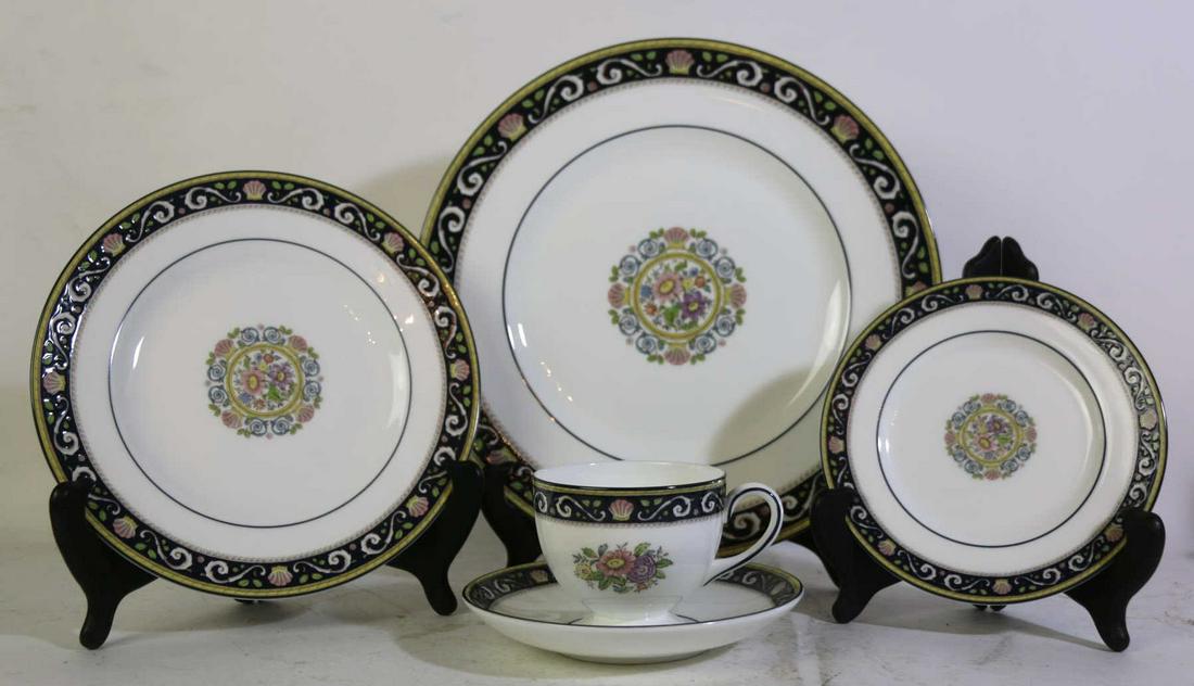 WEDGEWOOD "RUNNYMEDE" DINNER SERVICE FOR SIX (1 of 6)