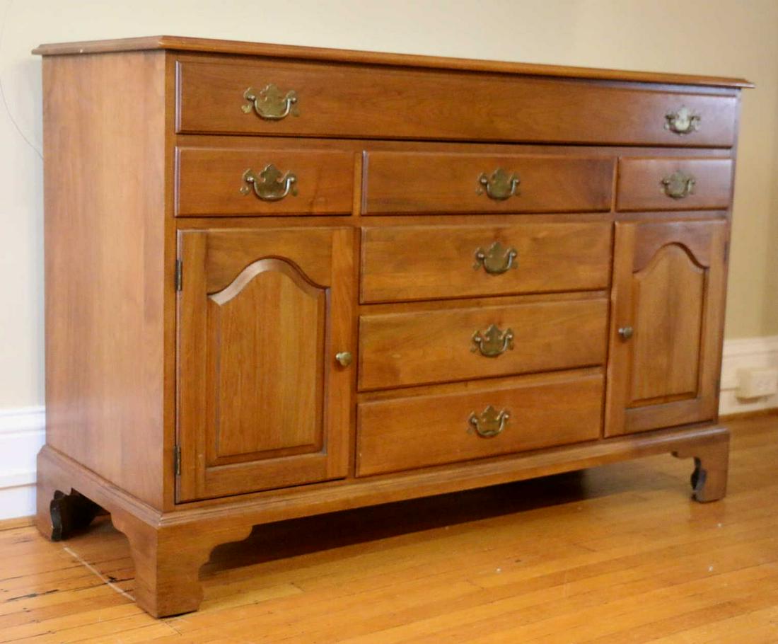 HENKEL-HARRIS FINE WINCHESTER VA WALNUT SIDEBOARD: HENKEL-HARRIS FINE WINCHESTER VA WALNUT SIDEBOARD Condition GOOD H 36 W 54 D 22 IN