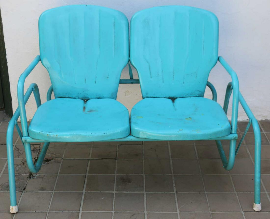 VINTAGE FLOATING OUTDOOR TWIN GLIDER: VINTAGE FLOATING OUTDOOR TWIN GLIDER Condition AS FOUND H 35 W 48 D 35 IN