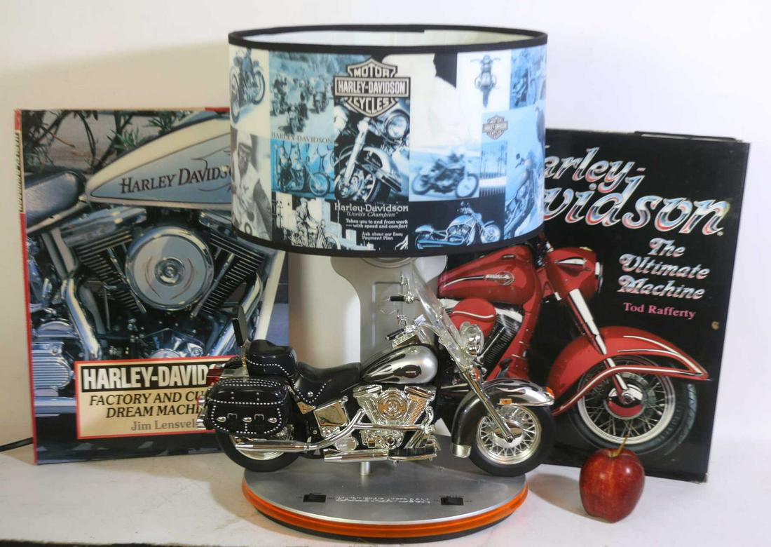VINTAGE HARLEY DAVIDSON GROUP LOT: VINTAGE HARLEY DAVIDSON GROUP LOT Condition GOOD