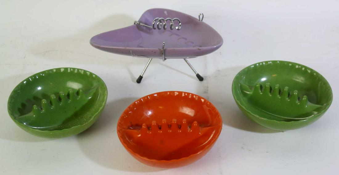 VINTAGE SMOKING ASHTRAY GROUPING: VINTAGE SMOKING ASHTRAY GROUPING Condition GOOD
