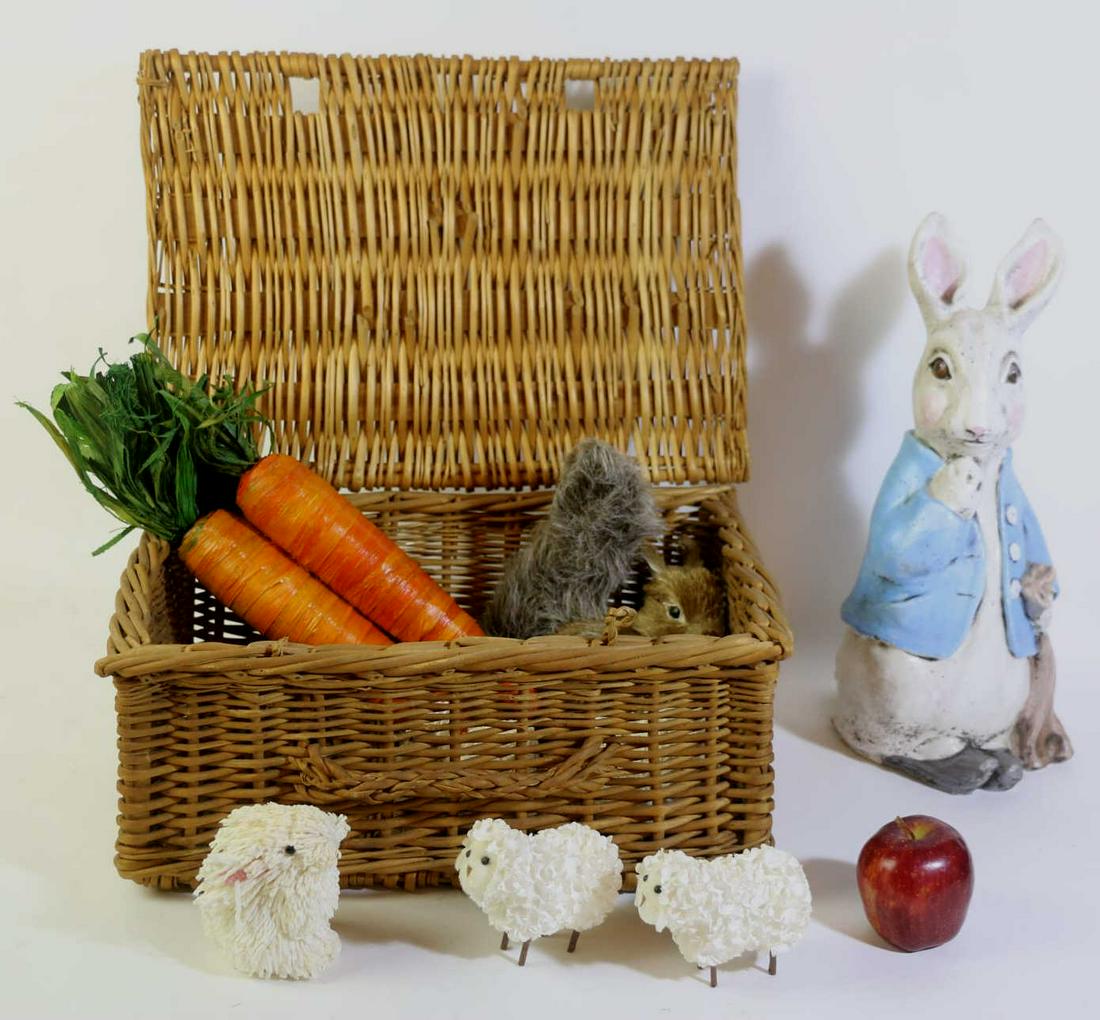 DECORATIVE PICNIC BASKET GROUPING (1 of 2)