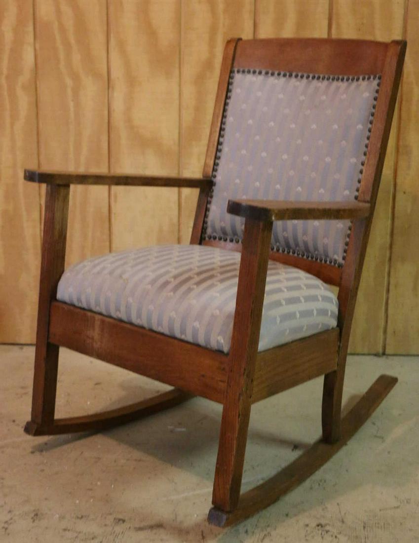 AMERICAN ANTIQUE OAK ROCKING CHAIR (1 of 2)