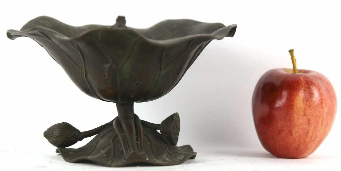 JAPANESE MEIJI LOTUS LEAF RAISED BOWL: JAPANESE MEIJI LOTUS LEAF RAISED BOWL Condition GOOD