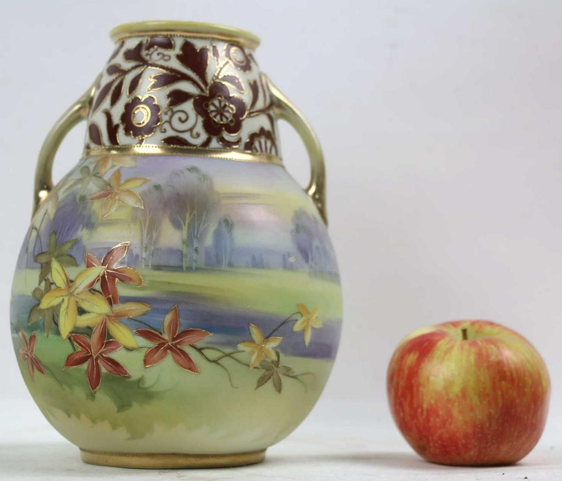 NIPPON JAPANESE GREEN WREATH HAND PAINTED VASE: NIPPON JAPANESE GREEN WREATH HAND PAINTED VASE