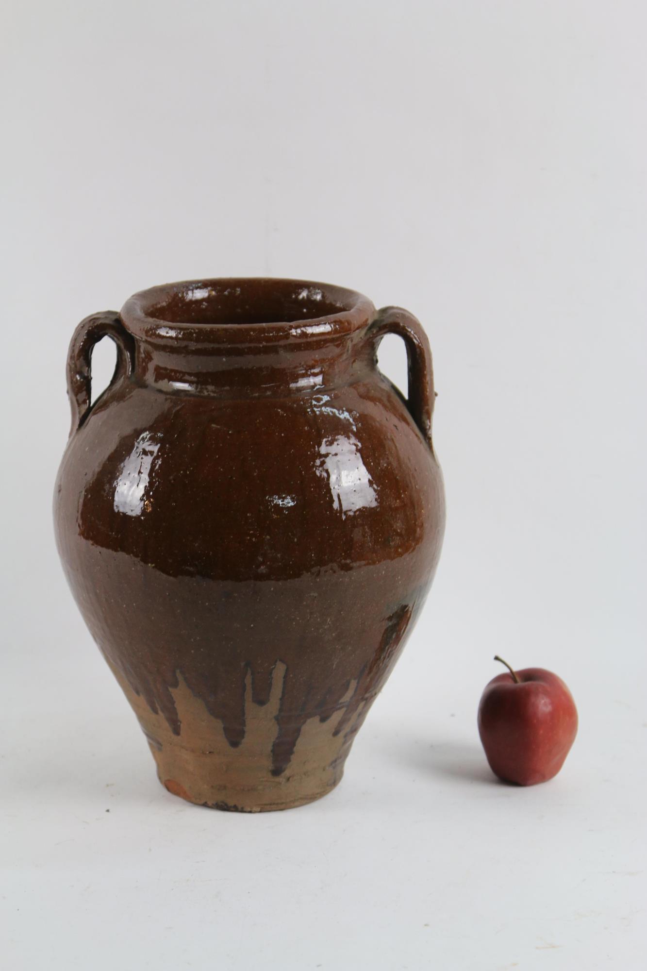 FINE 12" POTTERY TWIN HANDLE OLIVE JAR: FINE 12" POTTERY TWIN HANDLE OLIVE JAR Condition GOOD H 12 W 9 D 9 IN