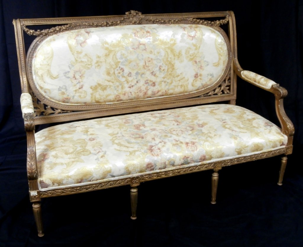 GILT SETTEE:: Gilt settee.