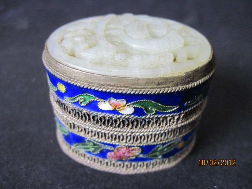 JADE CAPPED CLOISONNÉ BOX:: Jade capped cloisonné box.