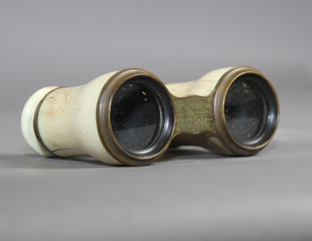 IVORY OPERA GLASSES:: 4.5"W X 3"H.