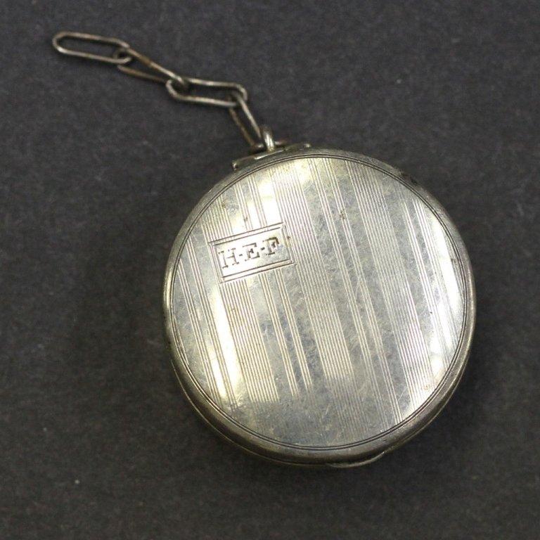 STERLING SILVER PILL BOX:: 20 gr.