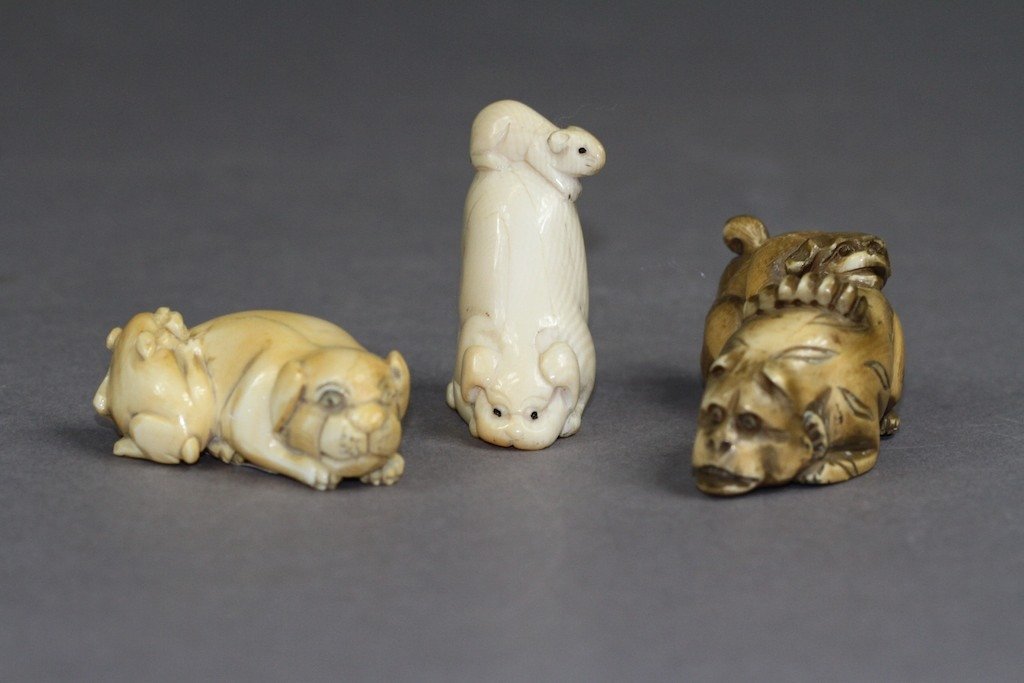 LOT OF ASIAN IVORY ANIMAL/ NETSUKE FIGURES:: LOT OF ASIAN IVORY ANIMAL/ NETSUKE FIGURES: