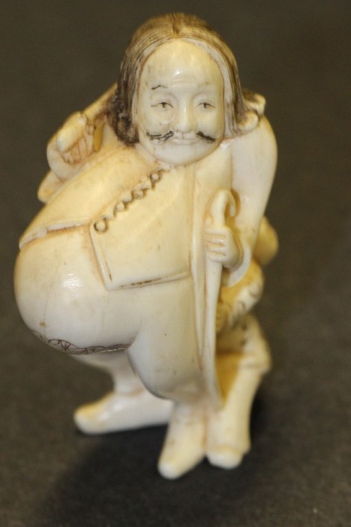 JAPANESE IVORY NETSUKE GENTLEMAN:: JAPANESE IVORY NETSUKE GENTLEMAN: