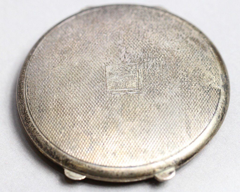 STERLING SILVER PILL BOX:: 39 gr.