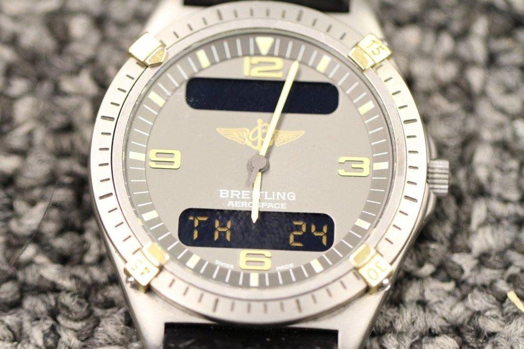 BREITLING 18KYG TITANIUM PILOTS WATCH:: Breitling 18KYG titanium pilots digital skin alligator band watch.