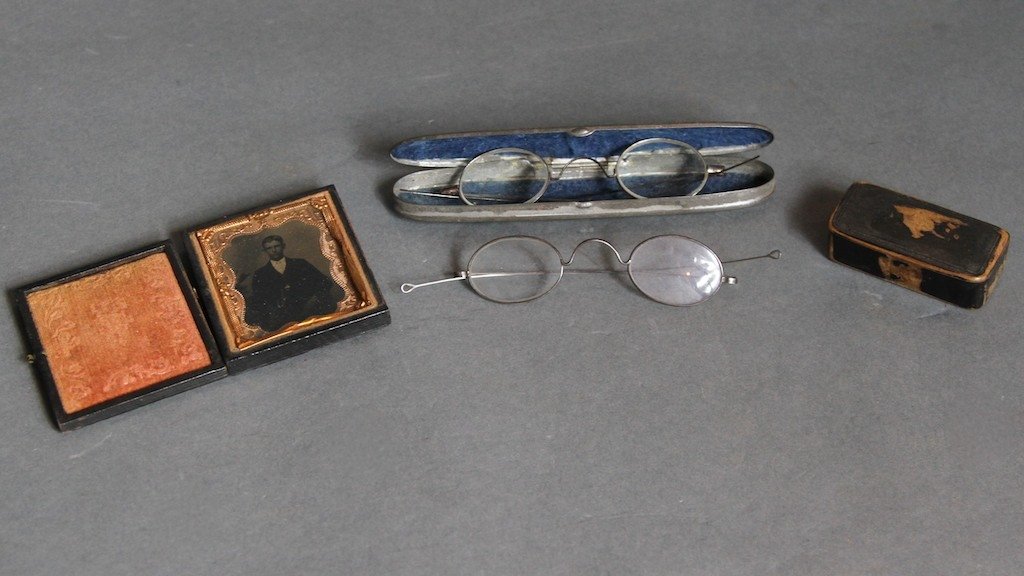2 PR. BI-FOCALS, ANT. DRAGUERTYPE, ANT.PILL BOX: Two pair of antique bi-focals with one case. Antique draguertype and antique pill box. Draguertype: 3"H X 2.5"W Antique pill box: 1"H X 2.5"W X 1"D