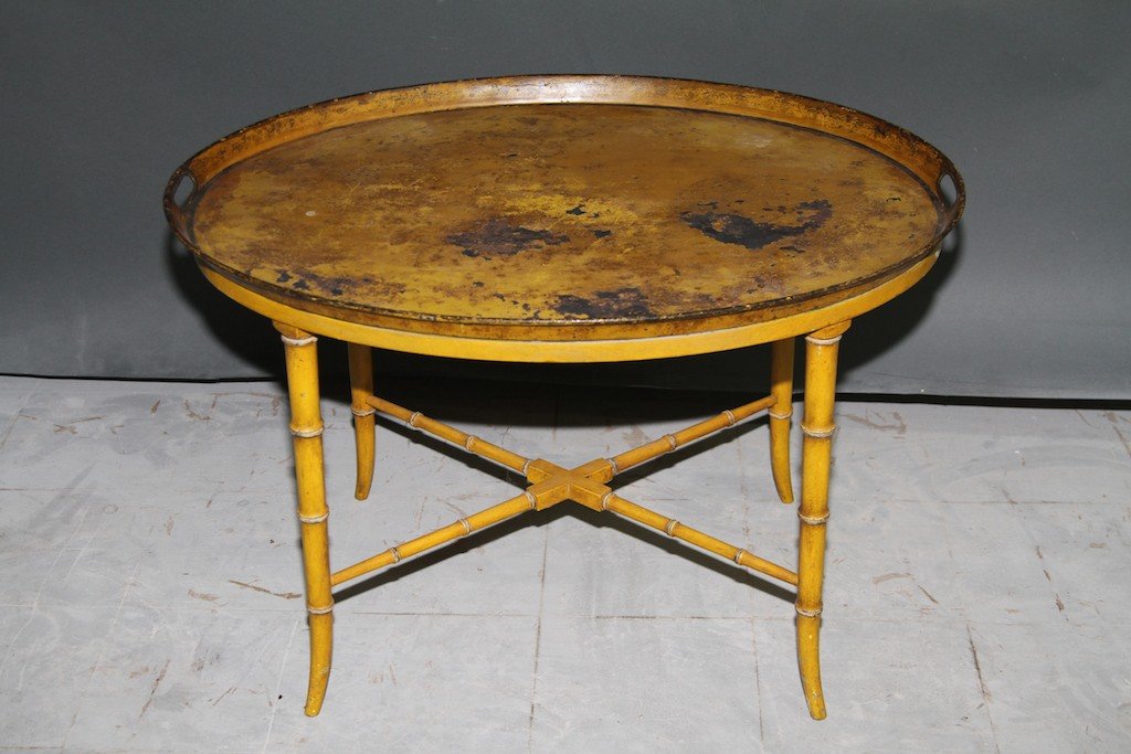 OVAL YELLOW TOLE COFFEE TABLE:: 19.75"H X 22"W X 30"D