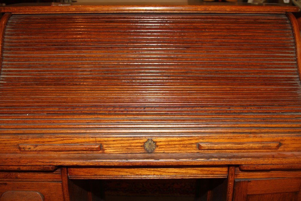 ANTIQUE AMERICAN OAK ROLL TOP DESK W/KEYS: 49"H X 47.25"W X 29.5"D