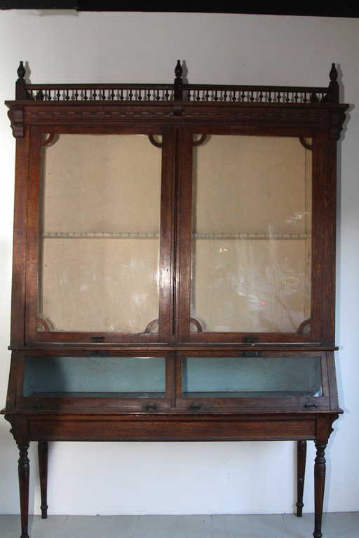 ANTIQUE GUN CABINET: - ANTIQUE GUN CABINET: