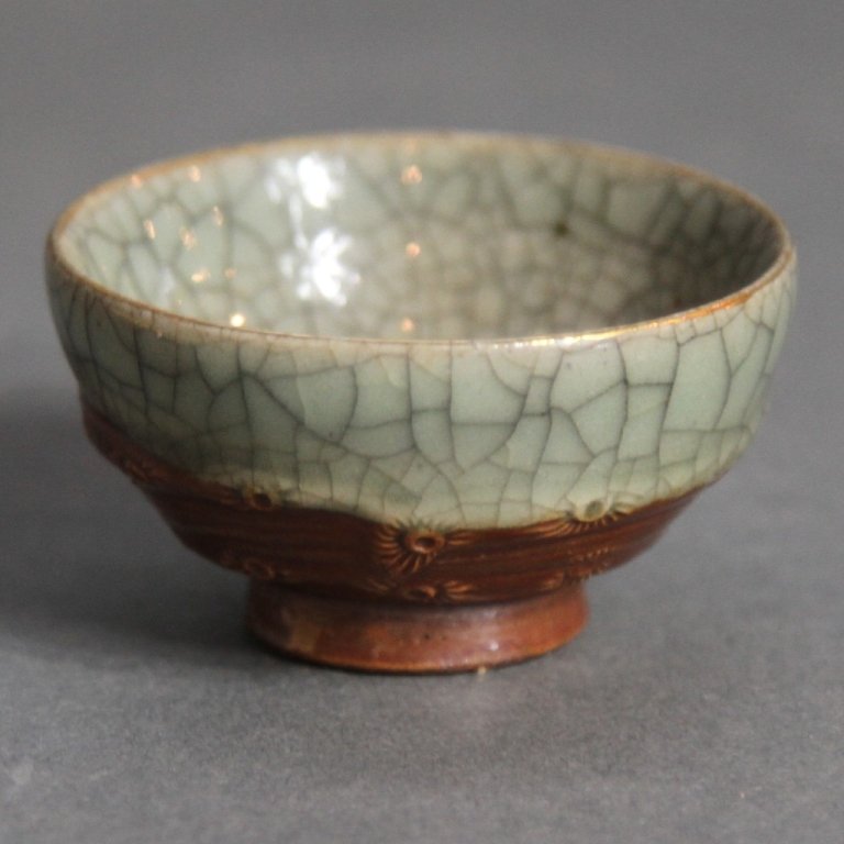 VINTAGE ANTIQUE SOY BOWL: 1.25"H X 2.25" in diameter.