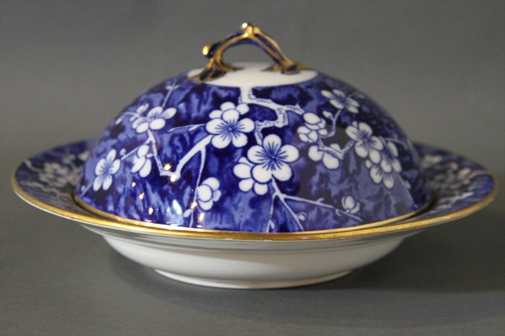 MINTONS COVERED PORCELAIN DISH:: 4.75"H X 9"W