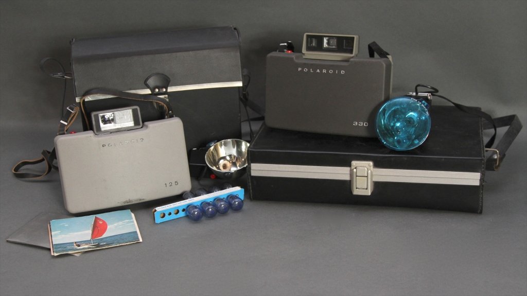 ANTIQUE LOT EARLY POLAROID:: Polaroid 330 and 125 with cases.