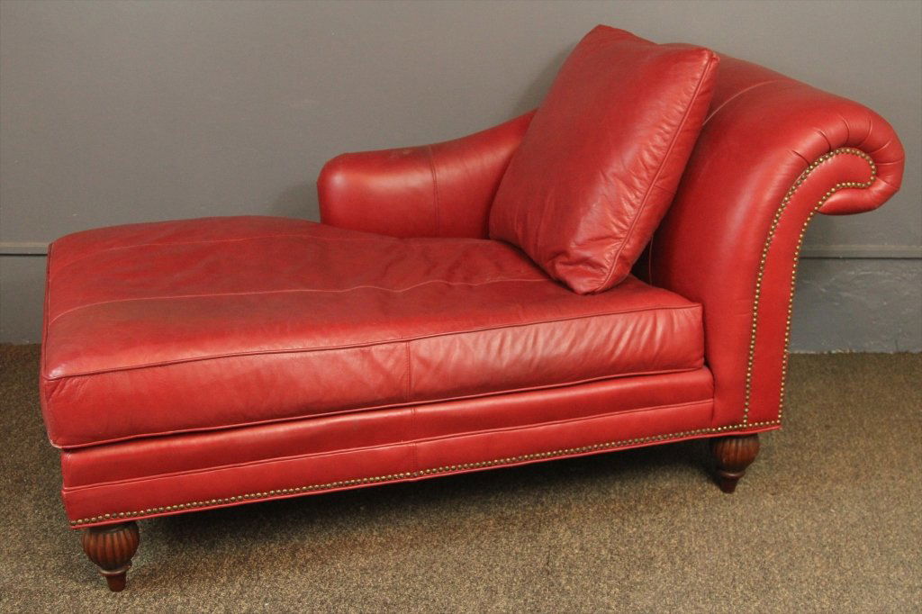 MODERN RED LEATHER CHAISE LOUNGE: